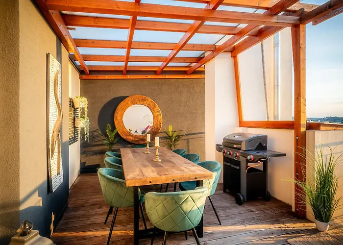 A/C Lux Rooftop Apt 6Br+3.5Bath Wenceslas Square